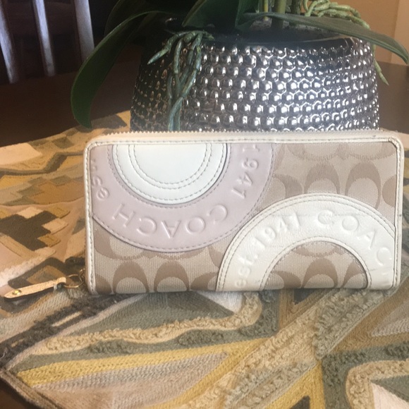 Genuine Coach Wallet - Picture 1 of 2